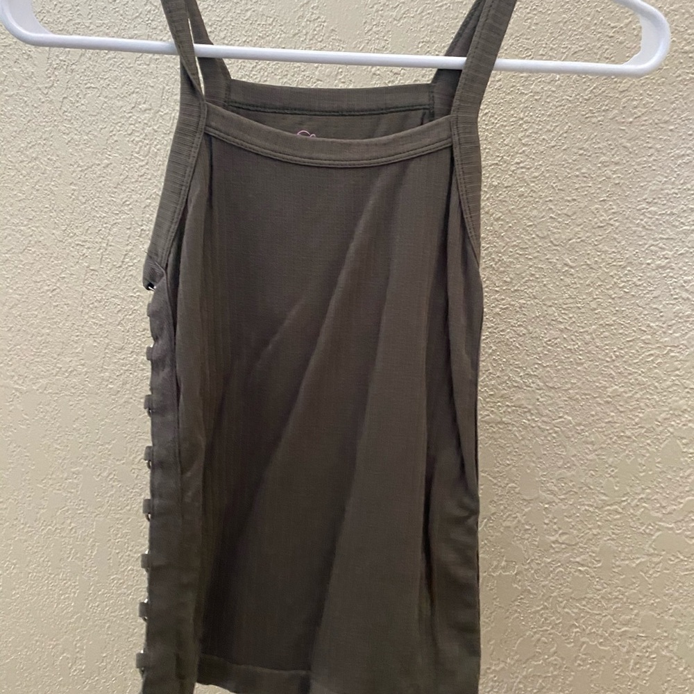 Tank top crop too